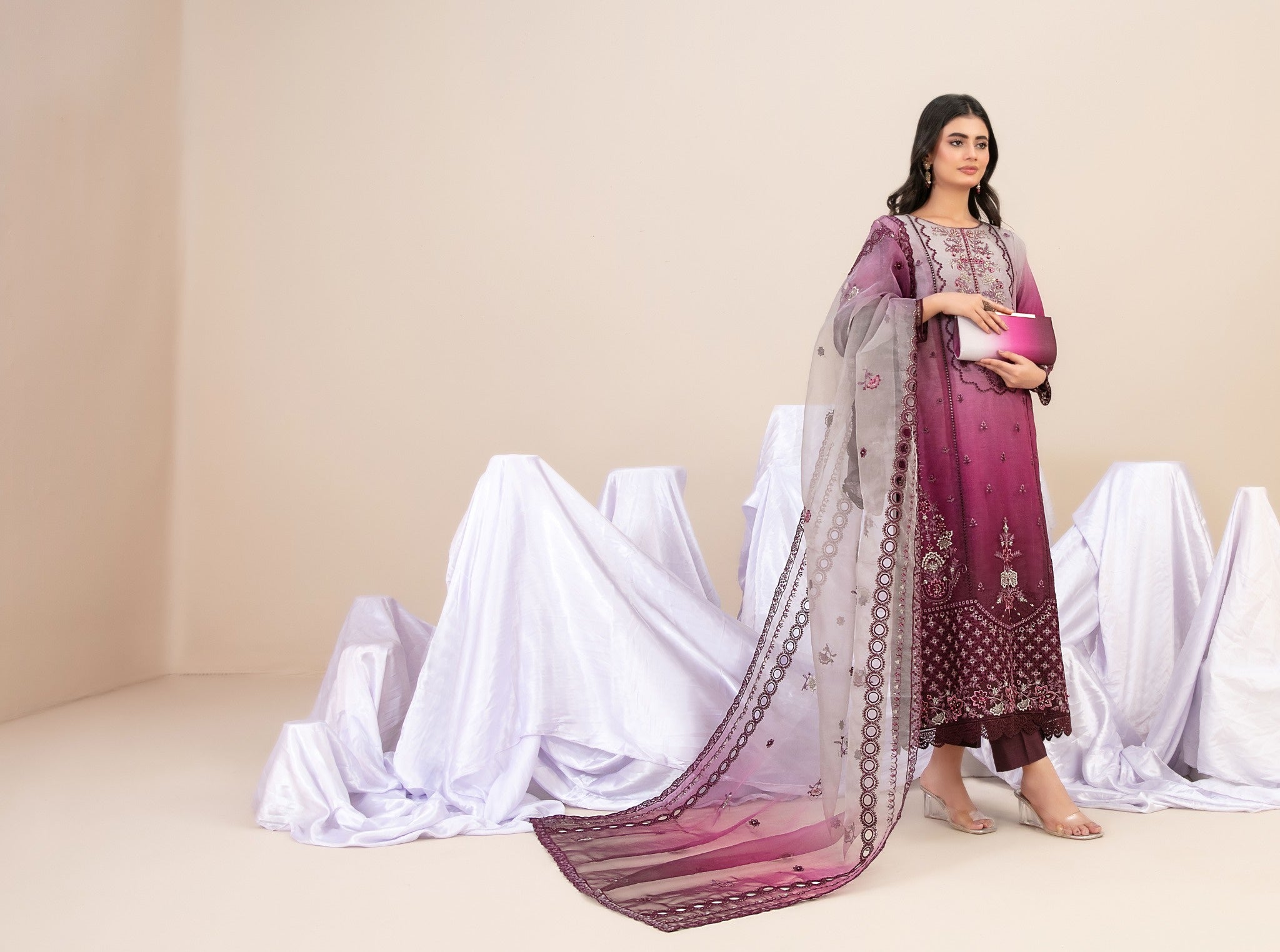 Guzarish Stitched Fancy Emb Organza 3pcs With Clutch