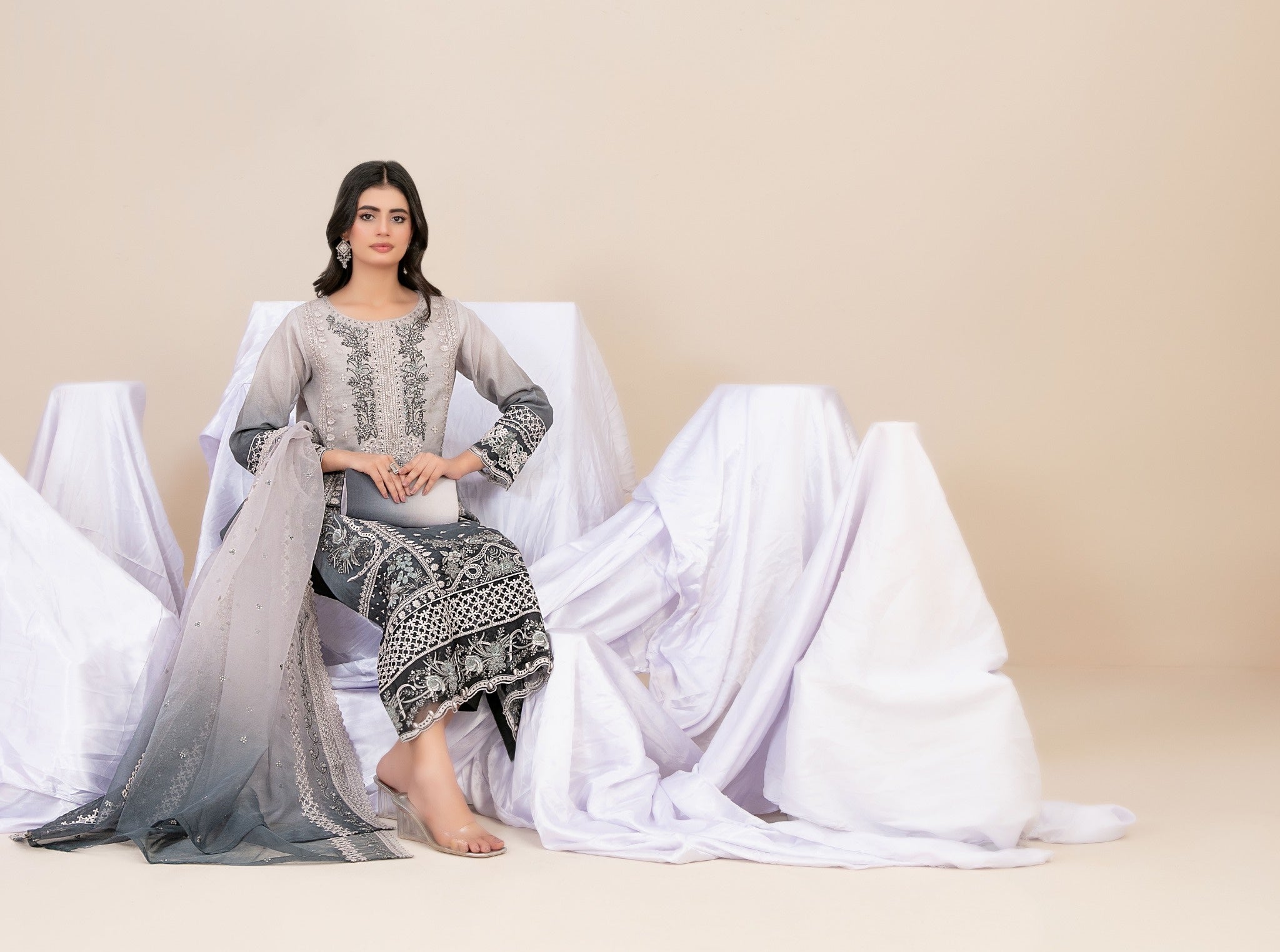 Guzarish Stitched Fancy Emb Organza 3pcs With Clutch